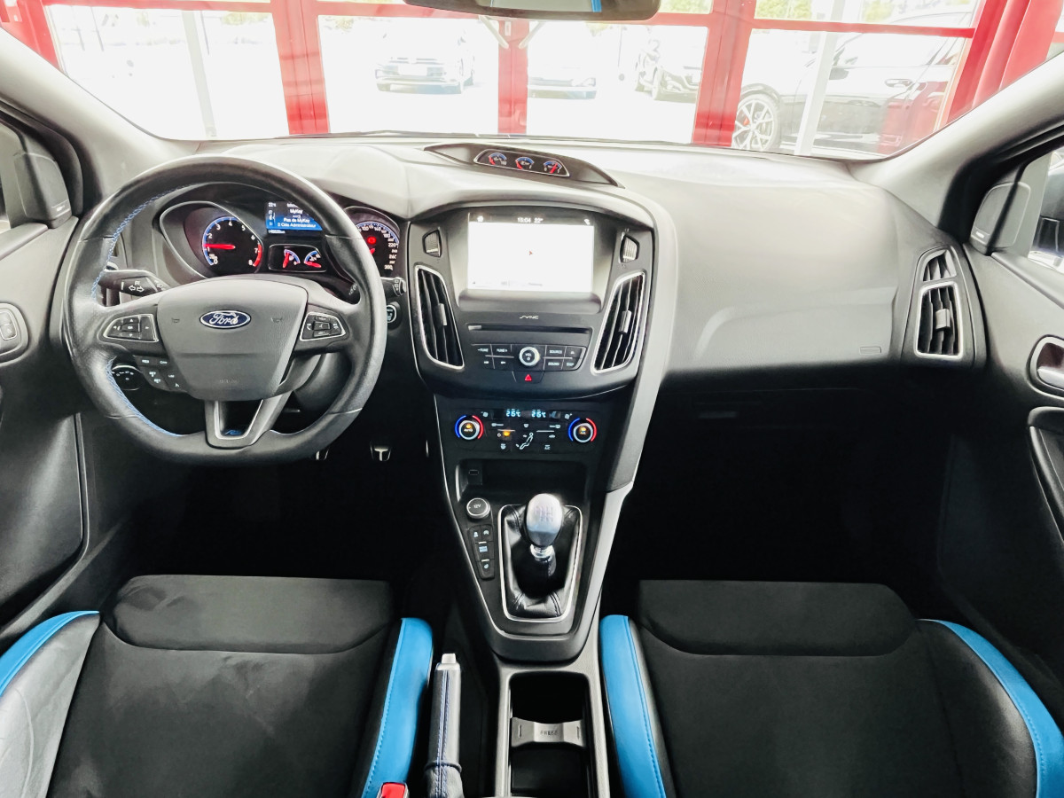 FORD FOCUS RS BLUE AND BLACK EDITION 2,3 350 AWD PACK PERFORMANCE  DIFFERENTIEL A GLISSEMENT GPS  CAMERA  HIFI SONY RECARO REGULATEUR LIMITEUR KEYLESS  FEUX BI-XENON JANTES FORGÉE  EXCELLENT ETAT