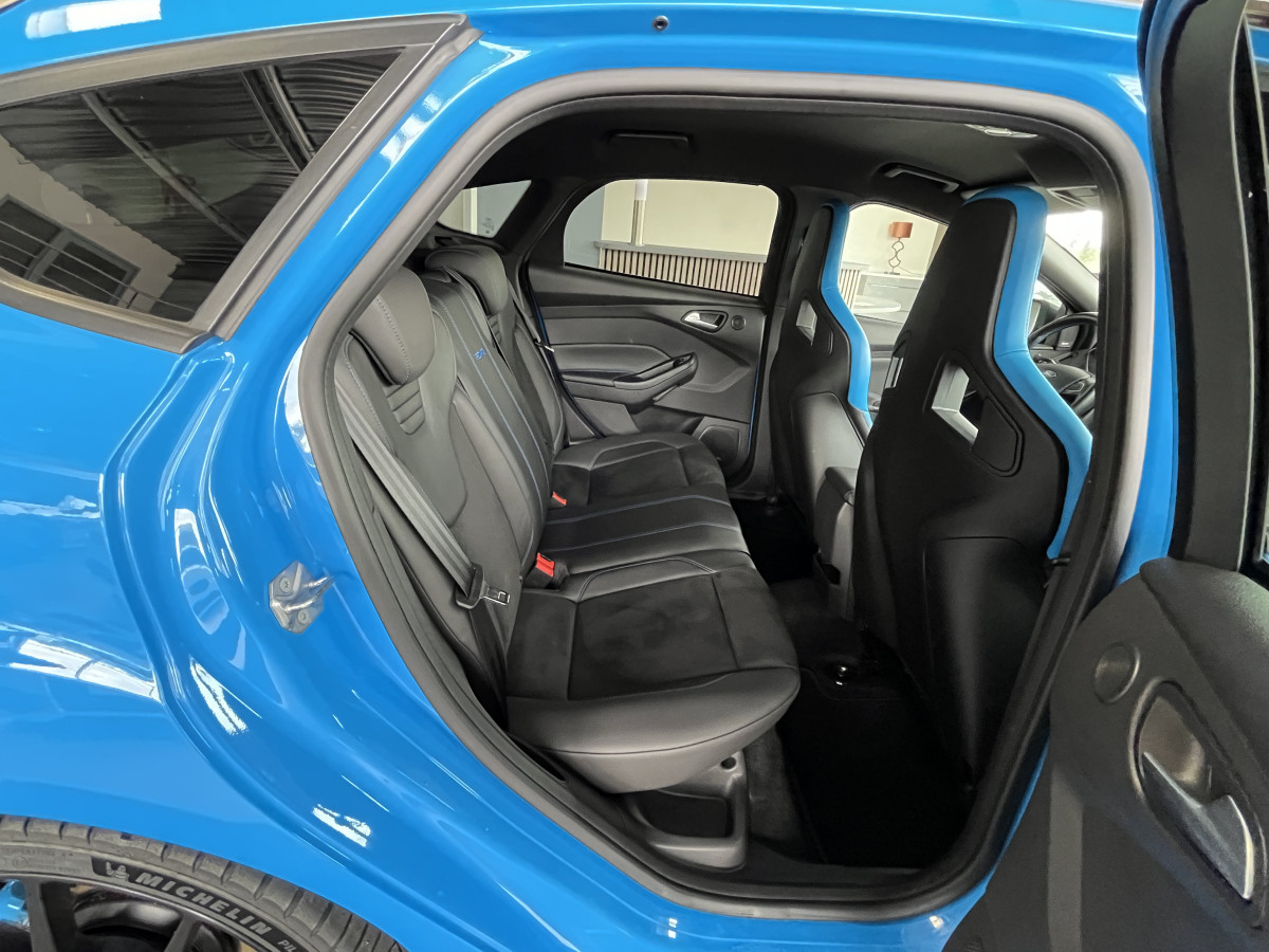 FORD FOCUS RS BLUE AND BLACK EDITION 2,3 350 AWD PACK PERFORMANCE  DIFFERENTIEL A GLISSEMENT GPS  CAMERA  HIFI SONY RECARO REGULATEUR LIMITEUR KEYLESS  FEUX BI-XENON JANTES FORGÉE  EXCELLENT ETAT