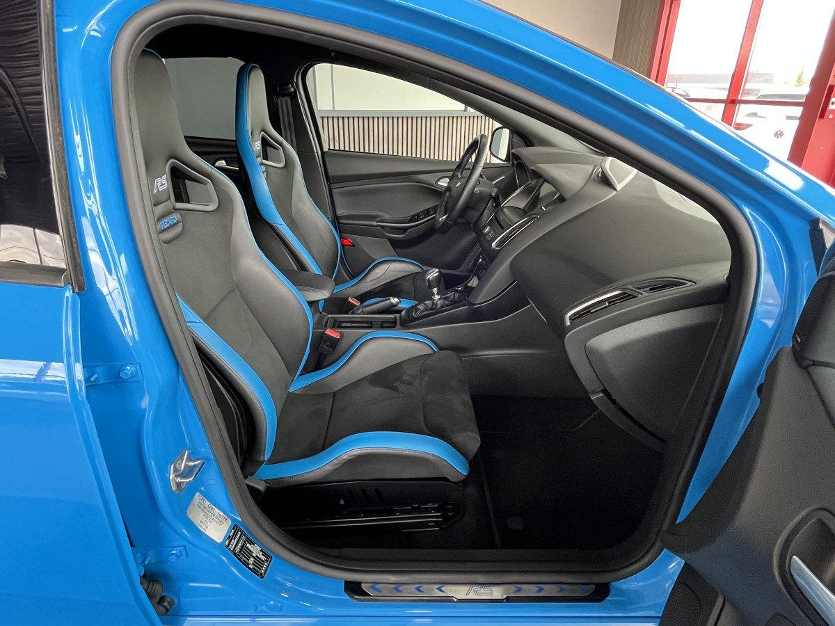 FORD FOCUS RS BLUE AND BLACK EDITION 2,3 350 AWD PACK PERFORMANCE  DIFFERENTIEL A GLISSEMENT GPS  CAMERA  HIFI SONY RECARO REGULATEUR LIMITEUR KEYLESS  FEUX BI-XENON JANTES FORGÉE  EXCELLENT ETAT