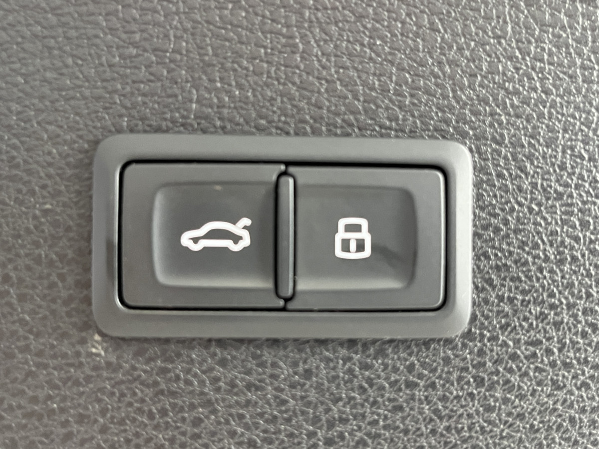 AUDI SQ5 3,0 TDI V6 347 BVA8 QUATTRO TOIT PANORAMIQUE OUVRANT  ATTELAGE ELECTRIQUE GPS  CAMERA 360 ACC DCC HIFI B&O KEYLESS REGULATEUR LIMITEUR  PHARES MATRIX  LED  PARK PILOT FULL CUIR  DRIVE SELECT JANTE 21 AFFICHAGE TETE HAUTE  EXCELLENT ETAT