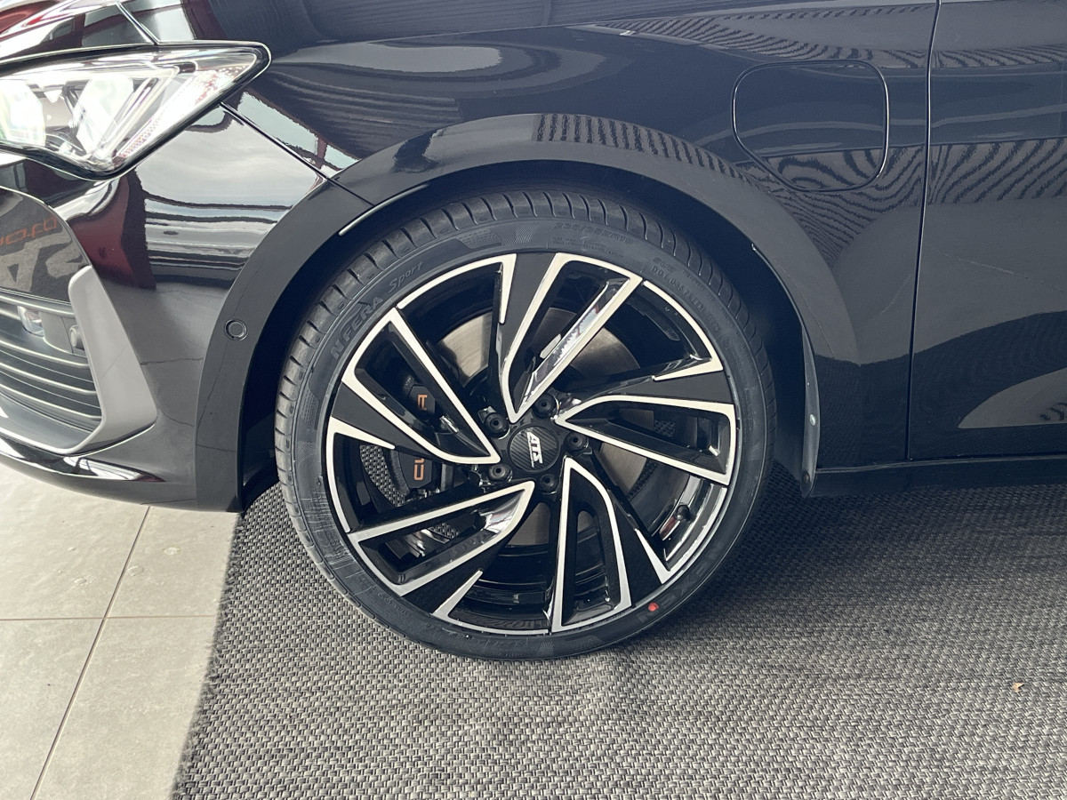 CUPRA LEON 1,4 E-HYBRID 245 DSG6 GPS CAMERA APPLE CARPLAY KEYLESS FULL LED VIRTUAL COCKPIT PARK PILOT DRIVE PROFILE REGULATEUR LIMITEUR EXCELLENT ETAT