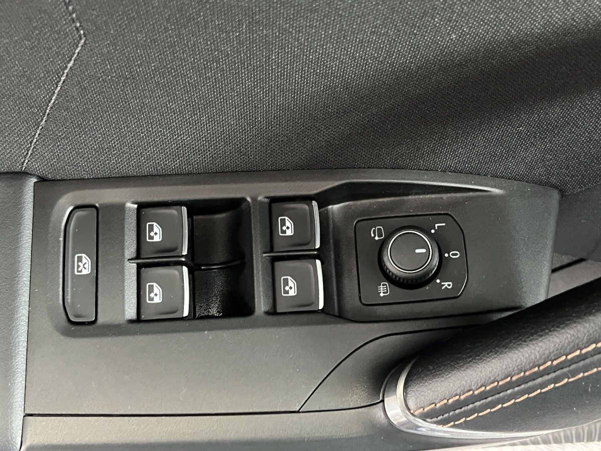 CUPRA LEON 1,4 E-HYBRID 245 DSG6 GPS CAMERA APPLE CARPLAY KEYLESS FULL LED VIRTUAL COCKPIT PARK PILOT DRIVE PROFILE REGULATEUR LIMITEUR EXCELLENT ETAT