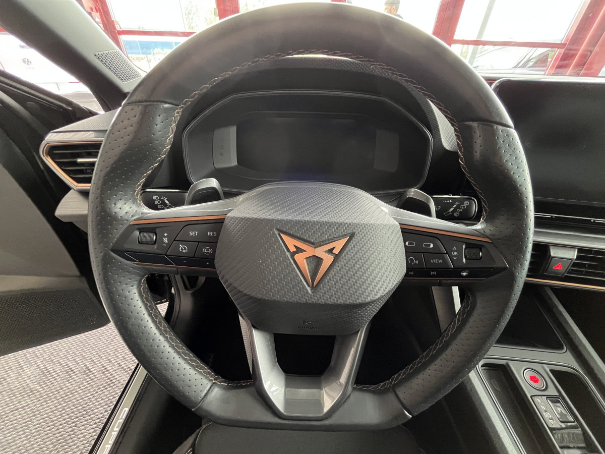 CUPRA LEON 1,4 E-HYBRID 245 DSG6 GPS CAMERA APPLE CARPLAY KEYLESS FULL LED VIRTUAL COCKPIT PARK PILOT DRIVE PROFILE REGULATEUR LIMITEUR EXCELLENT ETAT