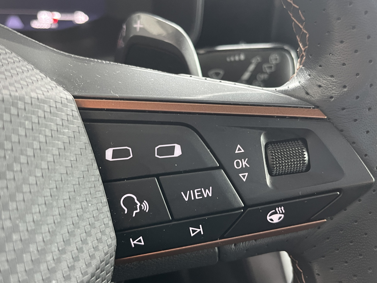 CUPRA LEON 1,4 E-HYBRID 245 DSG6 GPS CAMERA APPLE CARPLAY KEYLESS FULL LED VIRTUAL COCKPIT PARK PILOT DRIVE PROFILE REGULATEUR LIMITEUR EXCELLENT ETAT