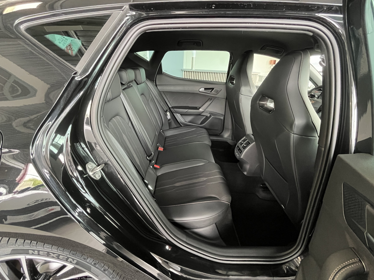 CUPRA LEON 1,4 E-HYBRID 245 DSG6 GPS CAMERA APPLE CARPLAY KEYLESS FULL LED VIRTUAL COCKPIT PARK PILOT DRIVE PROFILE REGULATEUR LIMITEUR EXCELLENT ETAT
