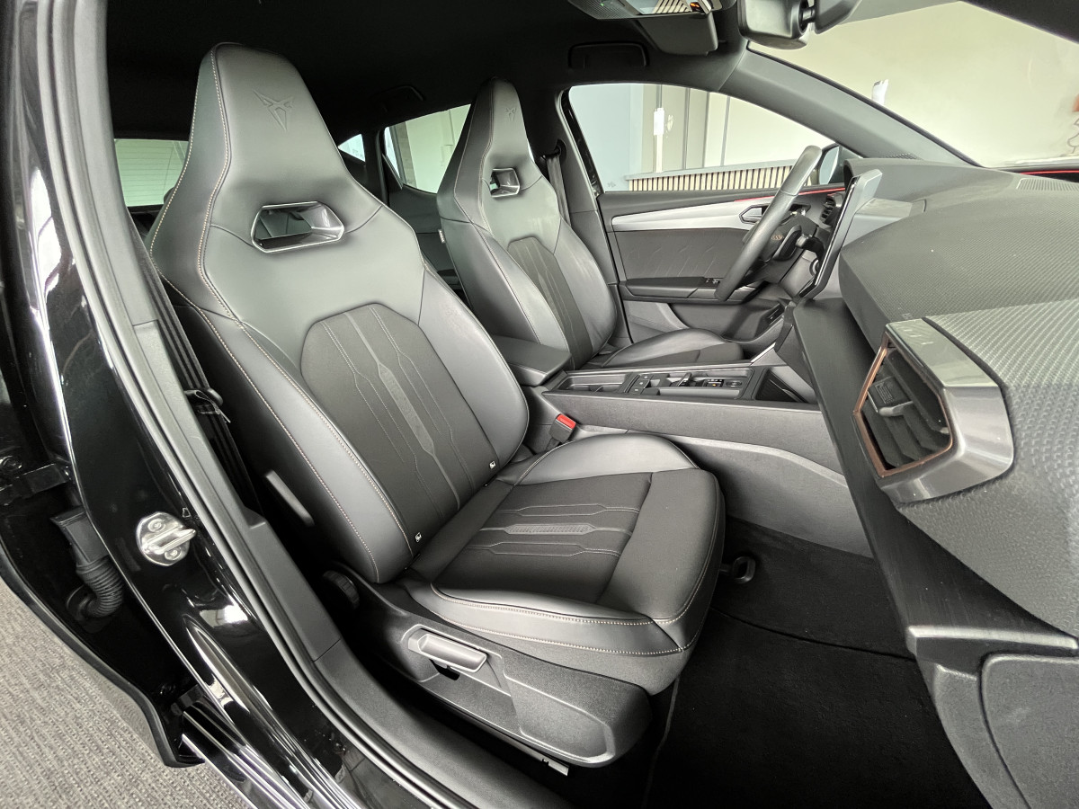 CUPRA LEON 1,4 E-HYBRID 245 DSG6 GPS CAMERA APPLE CARPLAY KEYLESS FULL LED VIRTUAL COCKPIT PARK PILOT DRIVE PROFILE REGULATEUR LIMITEUR EXCELLENT ETAT