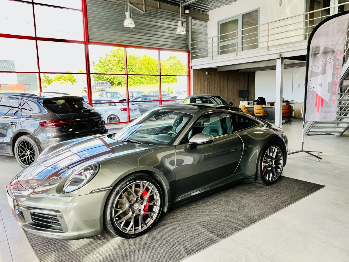 PORSCHE 911 ( 992 ) COUPE  CARRERA 4 S 3,0 450 BI-TURBO PDK TOIT OUVRANT GPS CAMERA 360 APPLE CARPLAY  PHARES MATRIX REGULATEUR ADAPTATIF HIFI BOSE ECHAPPEMENT SPORT JANTES RS SPYDER