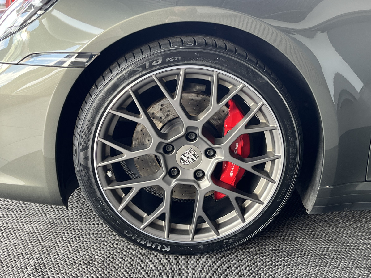 PORSCHE 911 ( 992 ) COUPE  CARRERA 4 S 3,0 450 BI-TURBO PDK TOIT OUVRANT GPS CAMERA 360 APPLE CARPLAY  PHARES MATRIX REGULATEUR ADAPTATIF HIFI BOSE ECHAPPEMENT SPORT JANTES RS SPYDER