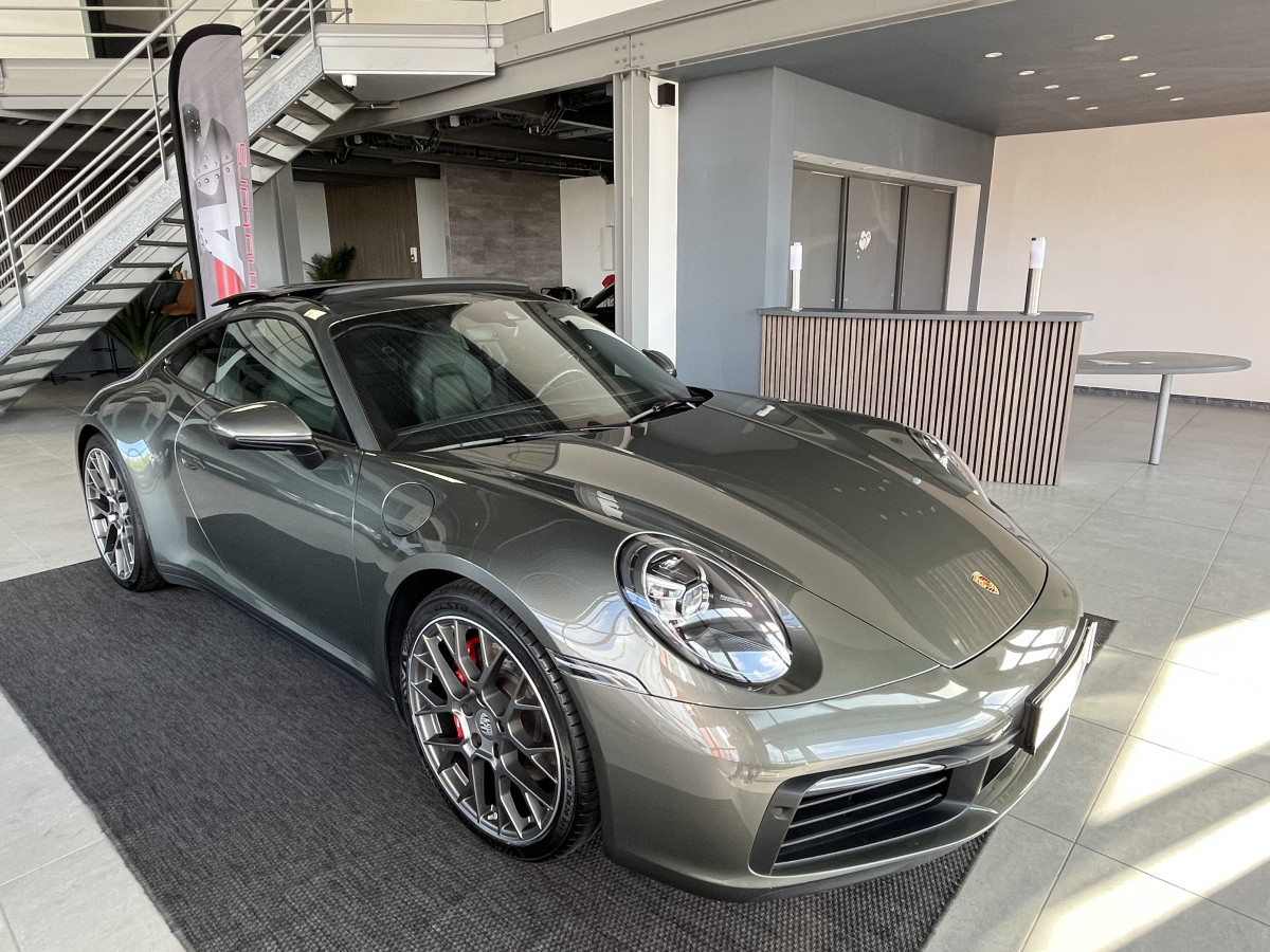 PORSCHE 911 ( 992 ) COUPE  CARRERA 4 S 3,0 450 BI-TURBO PDK TOIT OUVRANT GPS CAMERA 360 APPLE CARPLAY  PHARES MATRIX REGULATEUR ADAPTATIF HIFI BOSE ECHAPPEMENT SPORT JANTES RS SPYDER