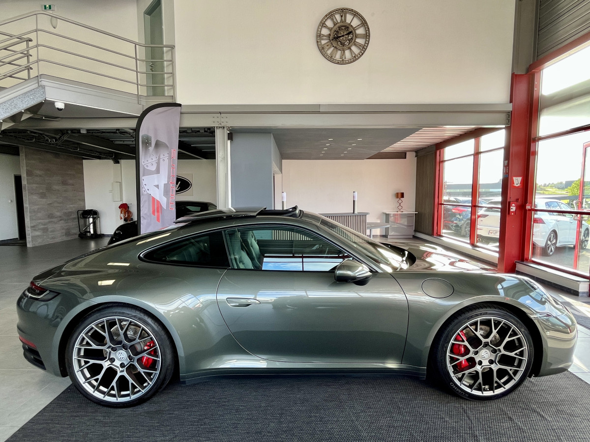 PORSCHE 911 ( 992 ) COUPE  CARRERA 4 S 3,0 450 BI-TURBO PDK TOIT OUVRANT GPS CAMERA 360 APPLE CARPLAY  PHARES MATRIX REGULATEUR ADAPTATIF HIFI BOSE ECHAPPEMENT SPORT JANTES RS SPYDER