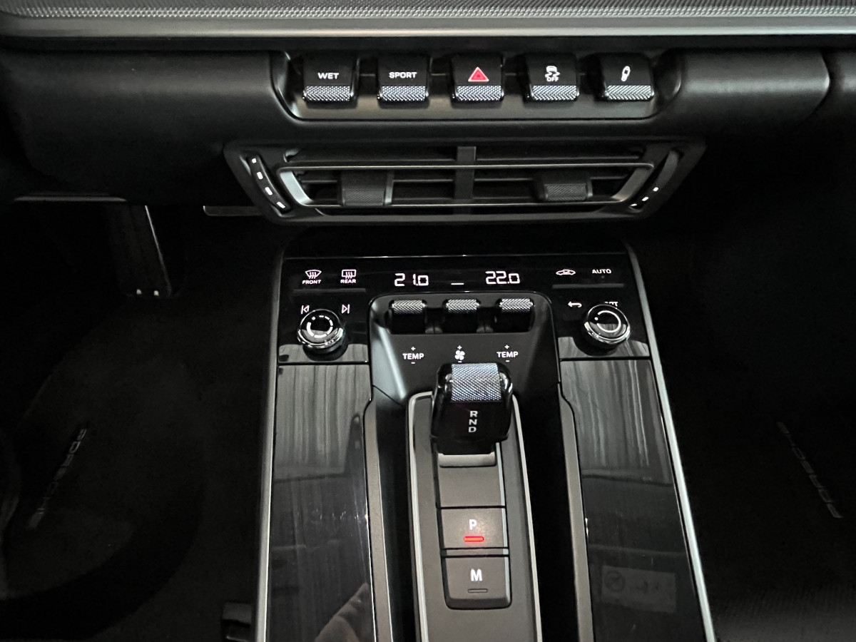 PORSCHE 911 ( 992 ) COUPE  CARRERA 4 S 3,0 450 BI-TURBO PDK TOIT OUVRANT GPS CAMERA 360 APPLE CARPLAY  PHARES MATRIX REGULATEUR ADAPTATIF HIFI BOSE ECHAPPEMENT SPORT JANTES RS SPYDER