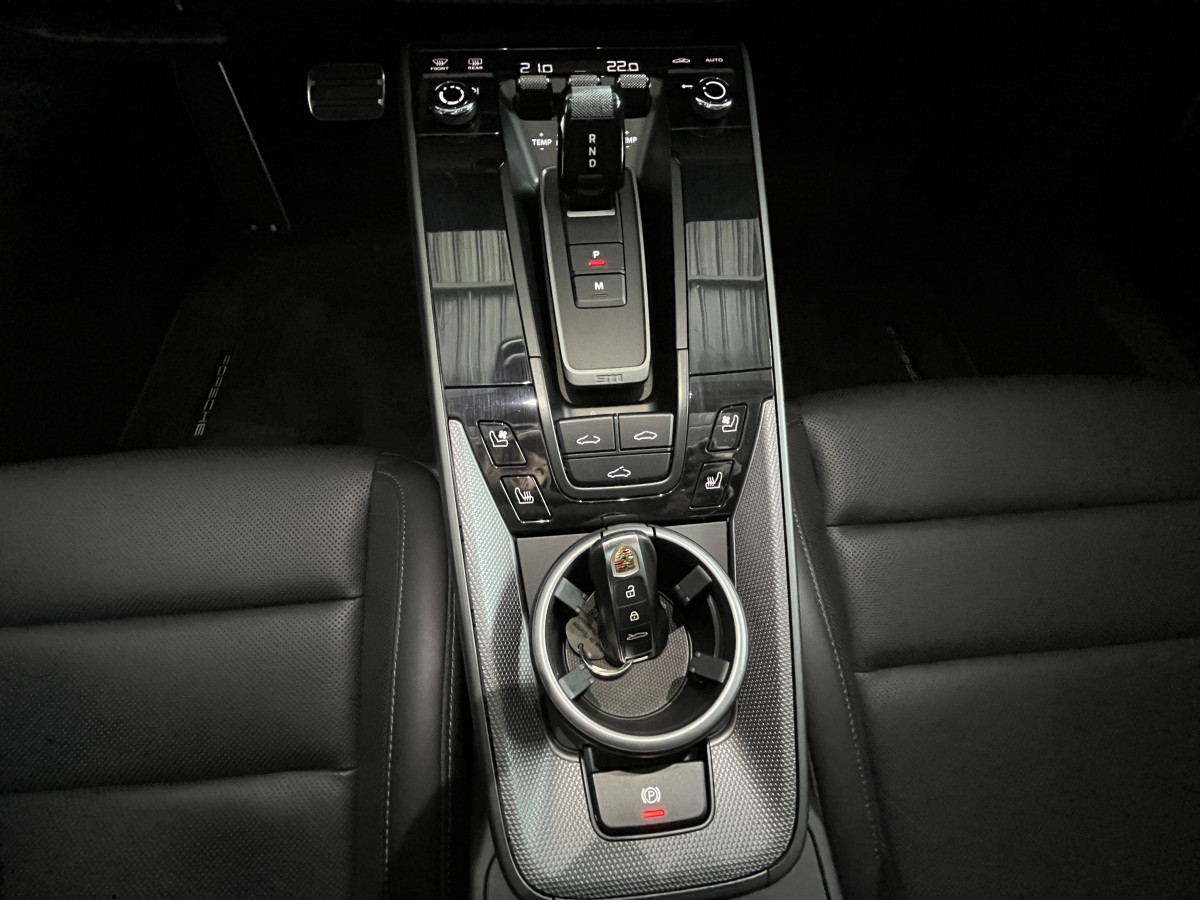 PORSCHE 911 ( 992 ) COUPE  CARRERA 4 S 3,0 450 BI-TURBO PDK TOIT OUVRANT GPS CAMERA 360 APPLE CARPLAY  PHARES MATRIX REGULATEUR ADAPTATIF HIFI BOSE ECHAPPEMENT SPORT JANTES RS SPYDER