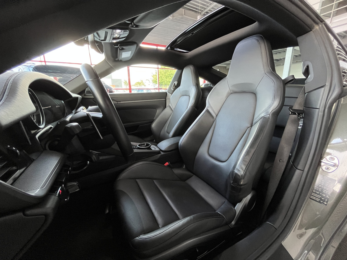 PORSCHE 911 ( 992 ) COUPE  CARRERA 4 S 3,0 450 BI-TURBO PDK TOIT OUVRANT GPS CAMERA 360 APPLE CARPLAY  PHARES MATRIX REGULATEUR ADAPTATIF HIFI BOSE ECHAPPEMENT SPORT JANTES RS SPYDER