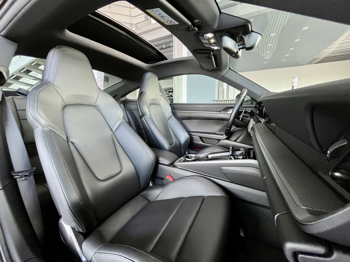 PORSCHE 911 ( 992 ) COUPE  CARRERA 4 S 3,0 450 BI-TURBO PDK TOIT OUVRANT GPS CAMERA 360 APPLE CARPLAY  PHARES MATRIX REGULATEUR ADAPTATIF HIFI BOSE ECHAPPEMENT SPORT JANTES RS SPYDER