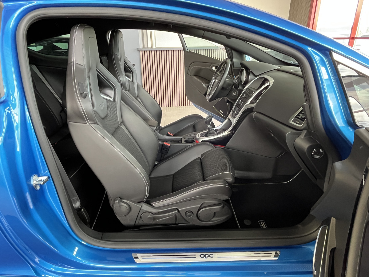 OPEL ASTRA GTC OPC 2,0 TURBO 280 PACK PERFORMANCE HIFI INFINITY GPS SIEGES RECARO PERF JANTES 20 BI-XENON PACK APPARENCE FREIN BREMBO PARK PILOT  EXCELLENT ETAT