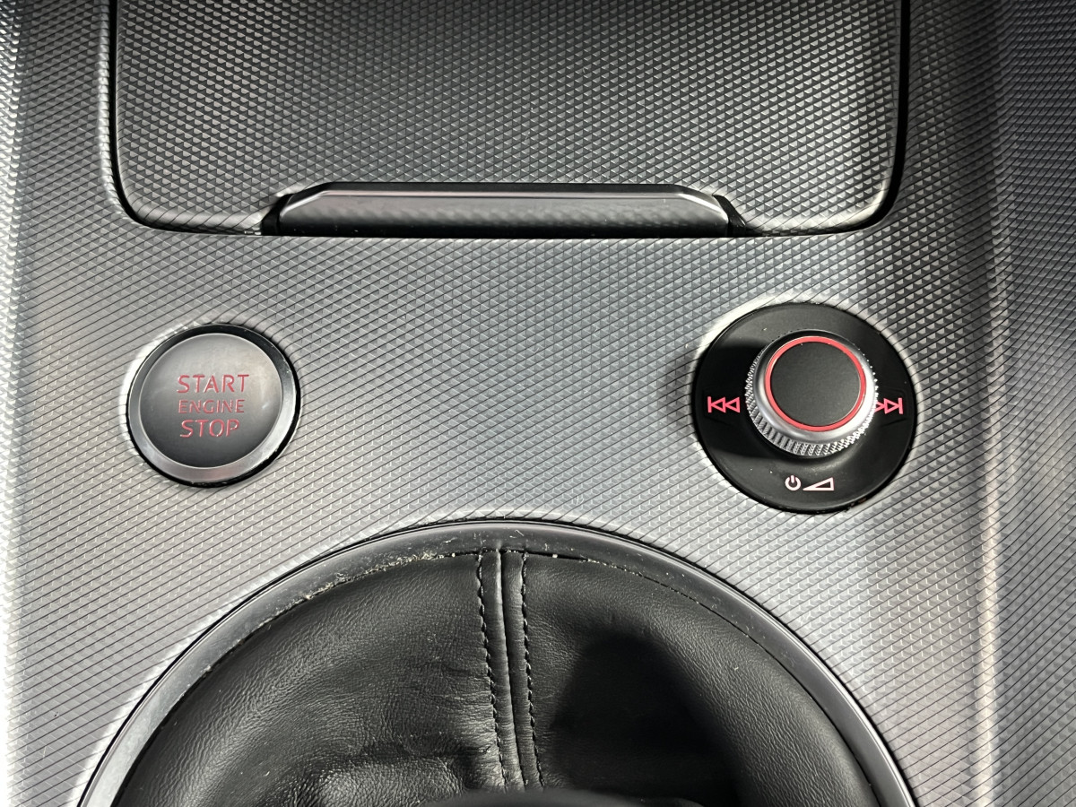 AUDI TT COUPÉ  2,0 TFSI 230 S-LINE GPS VIRTUAL COCKPIT AUDI SOUND  KEYLESS DRIVE SELECT REGULATEUR LIMITEUR  SIEGES RS FEUX FULL LED JANTES 19 RS EXCELLENT ETAT
