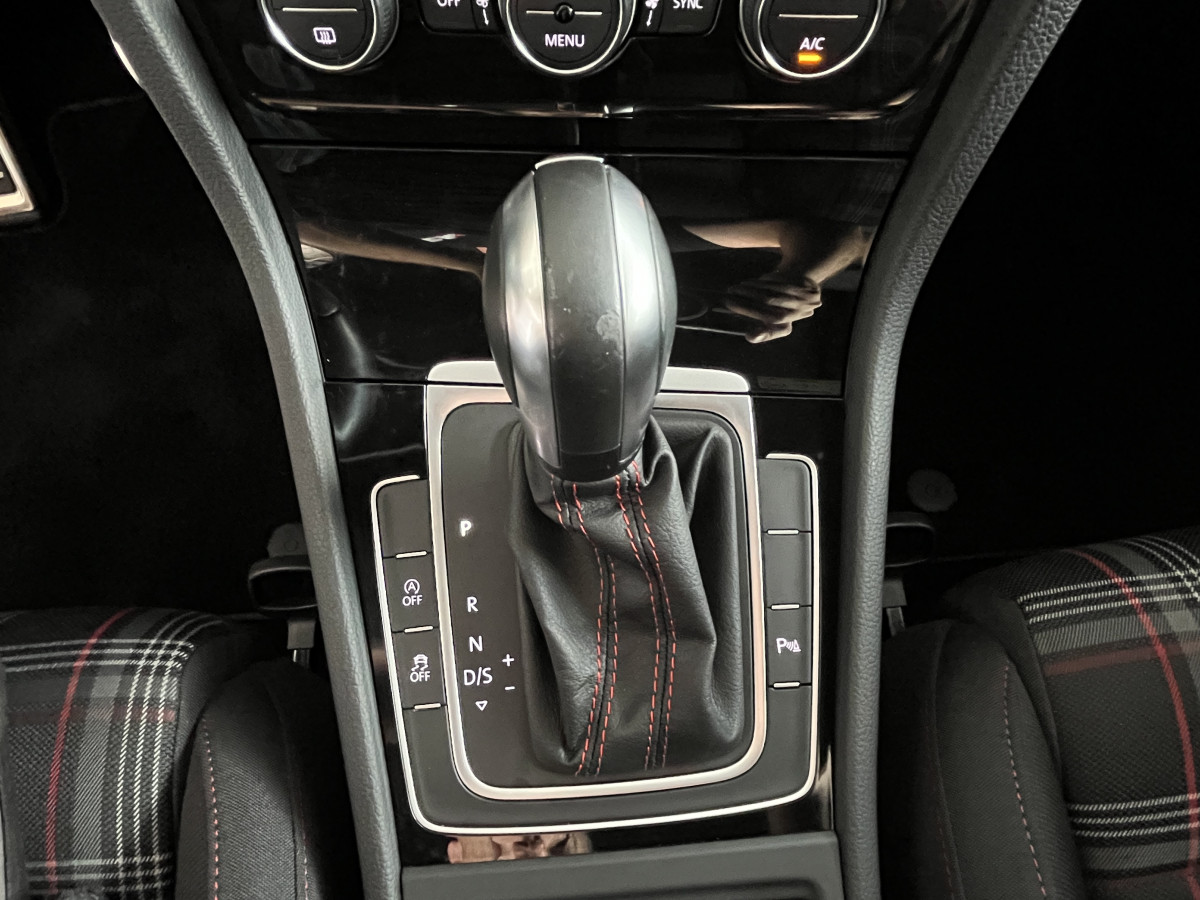 VOLKSWAGEN GOLF 7 2,0 TSI 245 PERFORMANCE  GPS REGULATEUR ADAPTATIF LIMITEUR PARK PILOT  FULL LED AUTO HOLD  JANTES SANTIAGO DIGITAL COCKPIT EXCELLENT ETAT