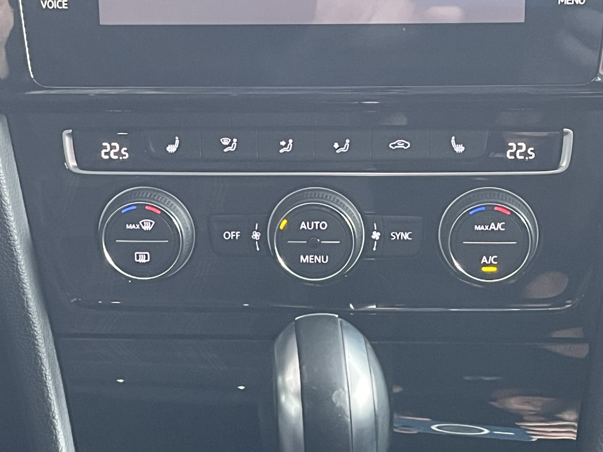 VOLKSWAGEN GOLF 7 2,0 TSI 245 PERFORMANCE  GPS REGULATEUR ADAPTATIF LIMITEUR PARK PILOT  FULL LED AUTO HOLD  JANTES SANTIAGO DIGITAL COCKPIT EXCELLENT ETAT