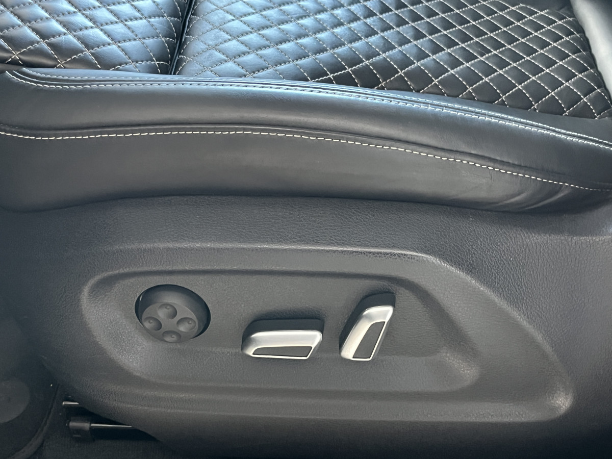 AUDI SQ5 3,0 V6 TDI 340 PLUS  BVA8 QUATTRO  ATTELAGE TOIT PANORAMIQUE OUVRANT  GPS CAMERA HIFI B&O REGULATEUR ADAPTATIF  KEYLESS BI-XENON  PARK PILOT DRIVE SELECT SIEGES MATELASSÉ JANTES 21 EXCELLENT ETAT