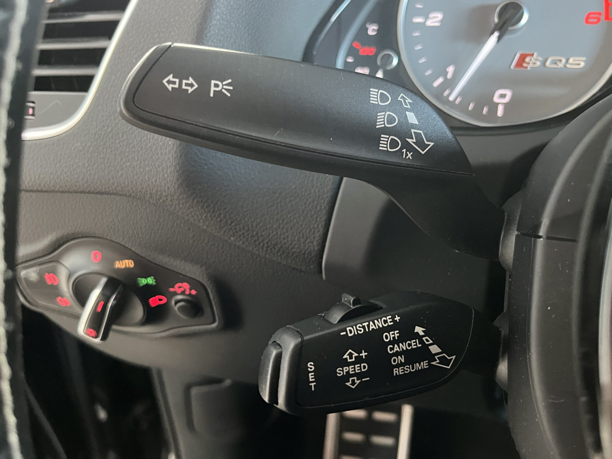 AUDI SQ5 3,0 V6 TDI 340 PLUS  BVA8 QUATTRO  ATTELAGE TOIT PANORAMIQUE OUVRANT  GPS CAMERA HIFI B&O REGULATEUR ADAPTATIF  KEYLESS BI-XENON  PARK PILOT DRIVE SELECT SIEGES MATELASSÉ JANTES 21 EXCELLENT ETAT