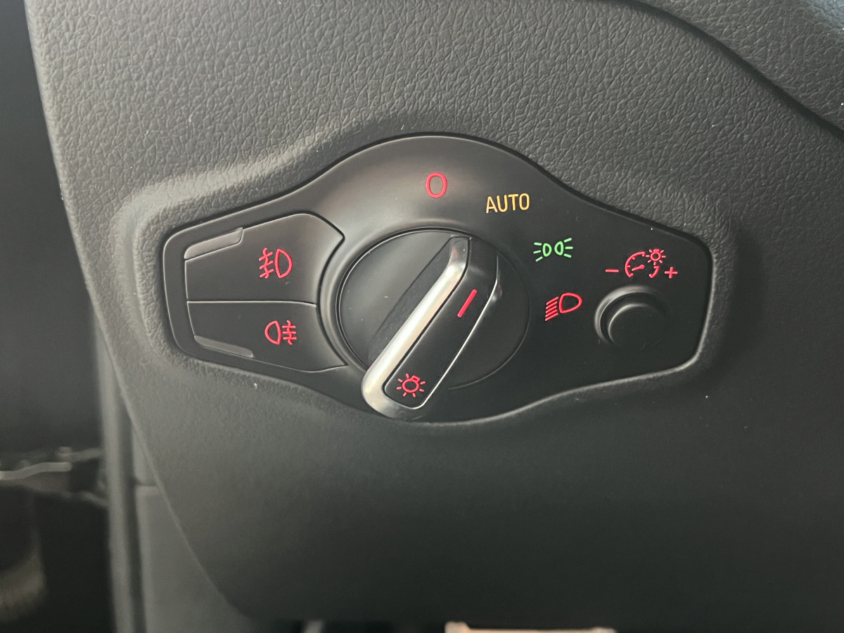 AUDI SQ5 3,0 V6 TDI 340 PLUS  BVA8 QUATTRO  ATTELAGE TOIT PANORAMIQUE OUVRANT  GPS CAMERA HIFI B&O REGULATEUR ADAPTATIF  KEYLESS BI-XENON  PARK PILOT DRIVE SELECT SIEGES MATELASSÉ JANTES 21 EXCELLENT ETAT