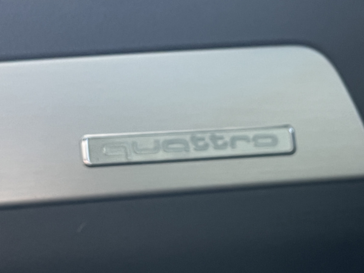 AUDI SQ5 3,0 V6 TDI 340 PLUS  BVA8 QUATTRO  ATTELAGE TOIT PANORAMIQUE OUVRANT  GPS CAMERA HIFI B&O REGULATEUR ADAPTATIF  KEYLESS BI-XENON  PARK PILOT DRIVE SELECT SIEGES MATELASSÉ JANTES 21 EXCELLENT ETAT
