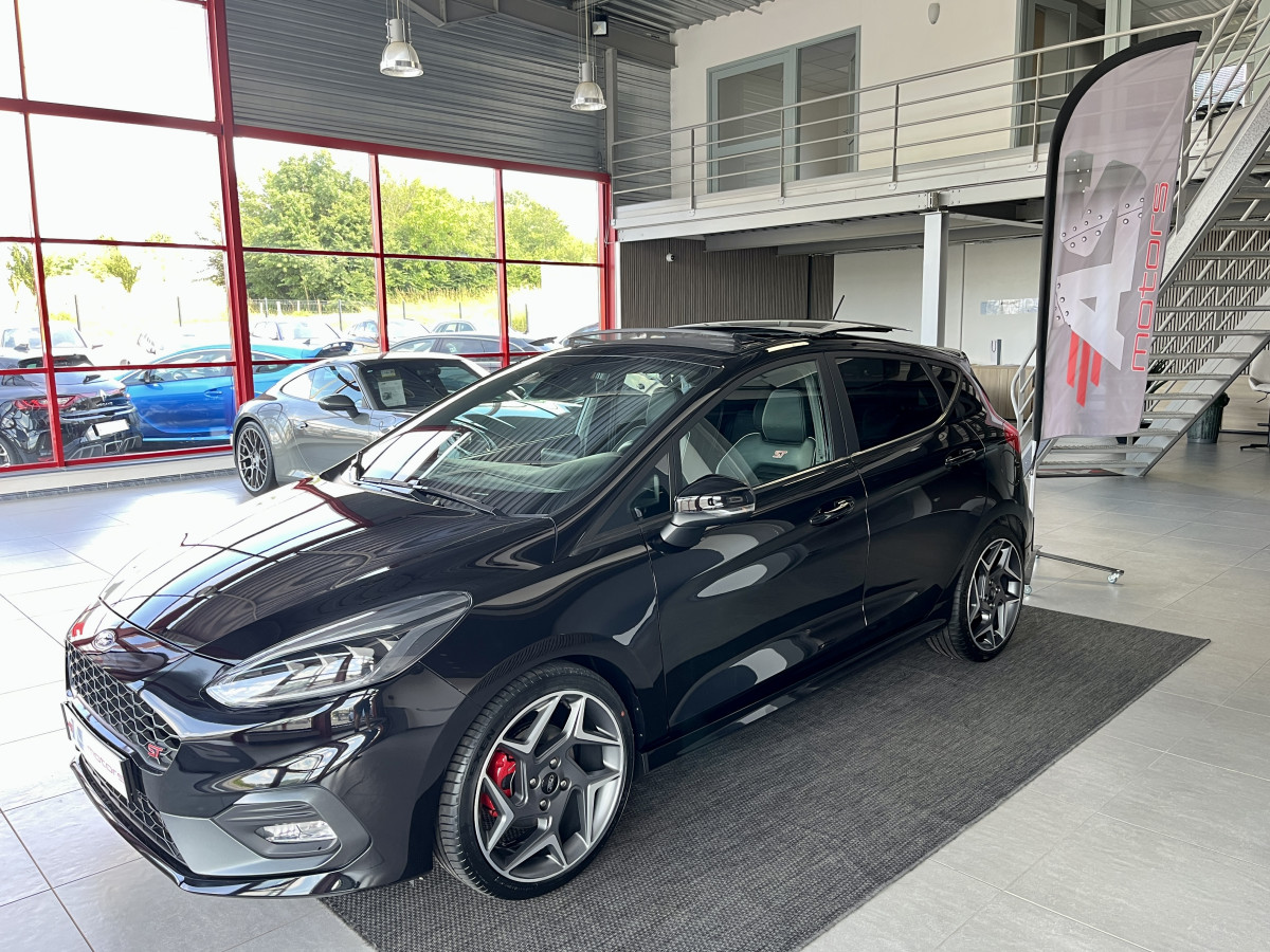 FORD FIESTA 1,5 200  TOIT PANORAMIQUE GPS CAMERA FULL LED REGULATEUR LIMITEUR  CARPLAY PACK HIVER HIFI B&O KEYLESS JANTES 18 EXCELLENT ETAT