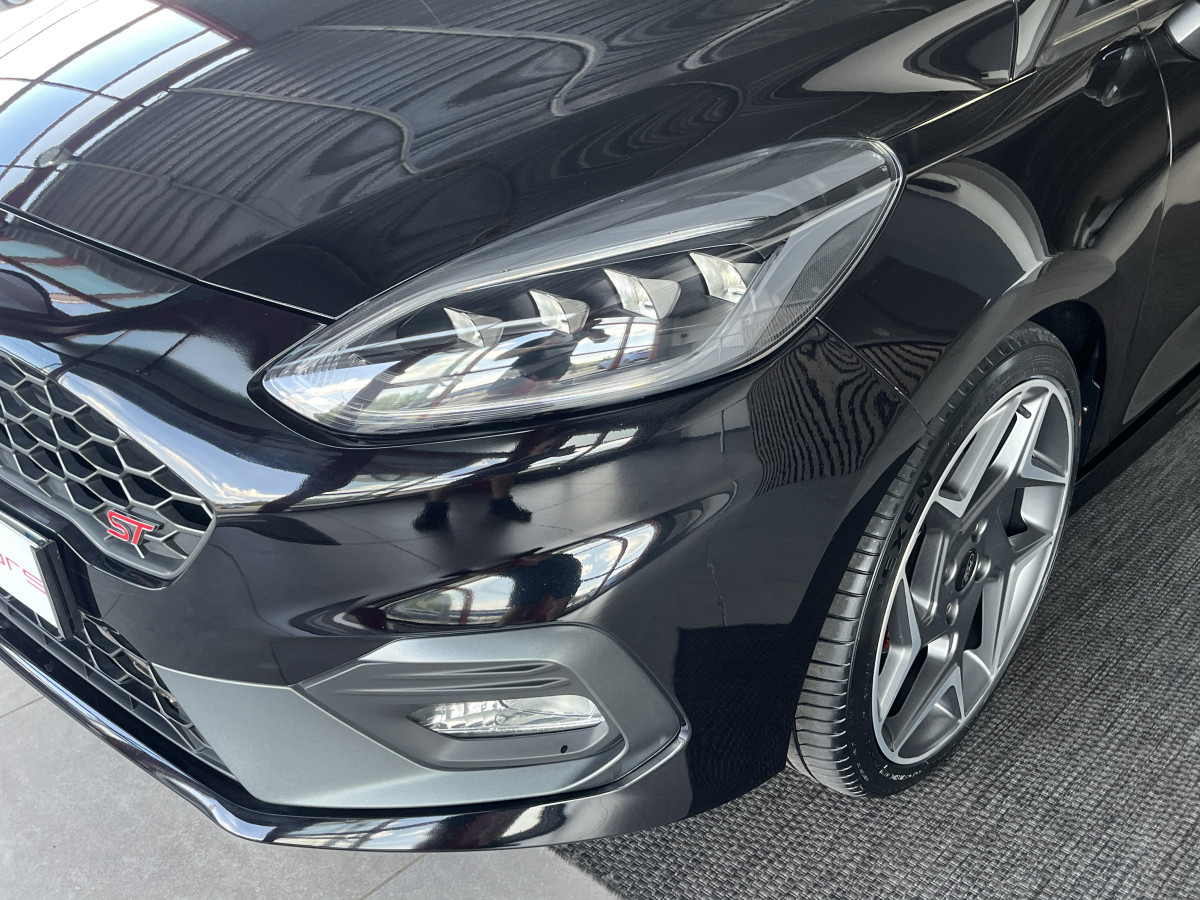 FORD FIESTA 1,5 200  TOIT PANORAMIQUE GPS CAMERA FULL LED REGULATEUR LIMITEUR  CARPLAY PACK HIVER HIFI B&O KEYLESS JANTES 18 EXCELLENT ETAT