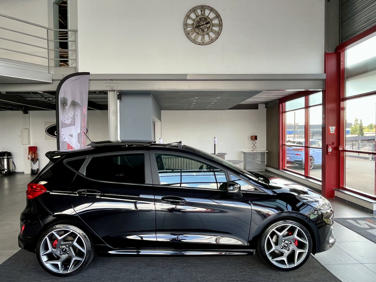 FORD FIESTA 1,5 200  TOIT PANORAMIQUE GPS CAMERA FULL LED REGULATEUR LIMITEUR  CARPLAY PACK HIVER HIFI B&O KEYLESS JANTES 18 EXCELLENT ETAT