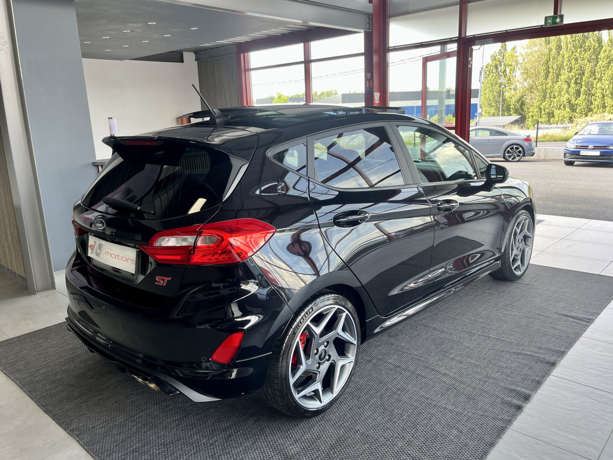 FORD FIESTA 1,5 200  TOIT PANORAMIQUE GPS CAMERA FULL LED REGULATEUR LIMITEUR  CARPLAY PACK HIVER HIFI B&O KEYLESS JANTES 18 EXCELLENT ETAT
