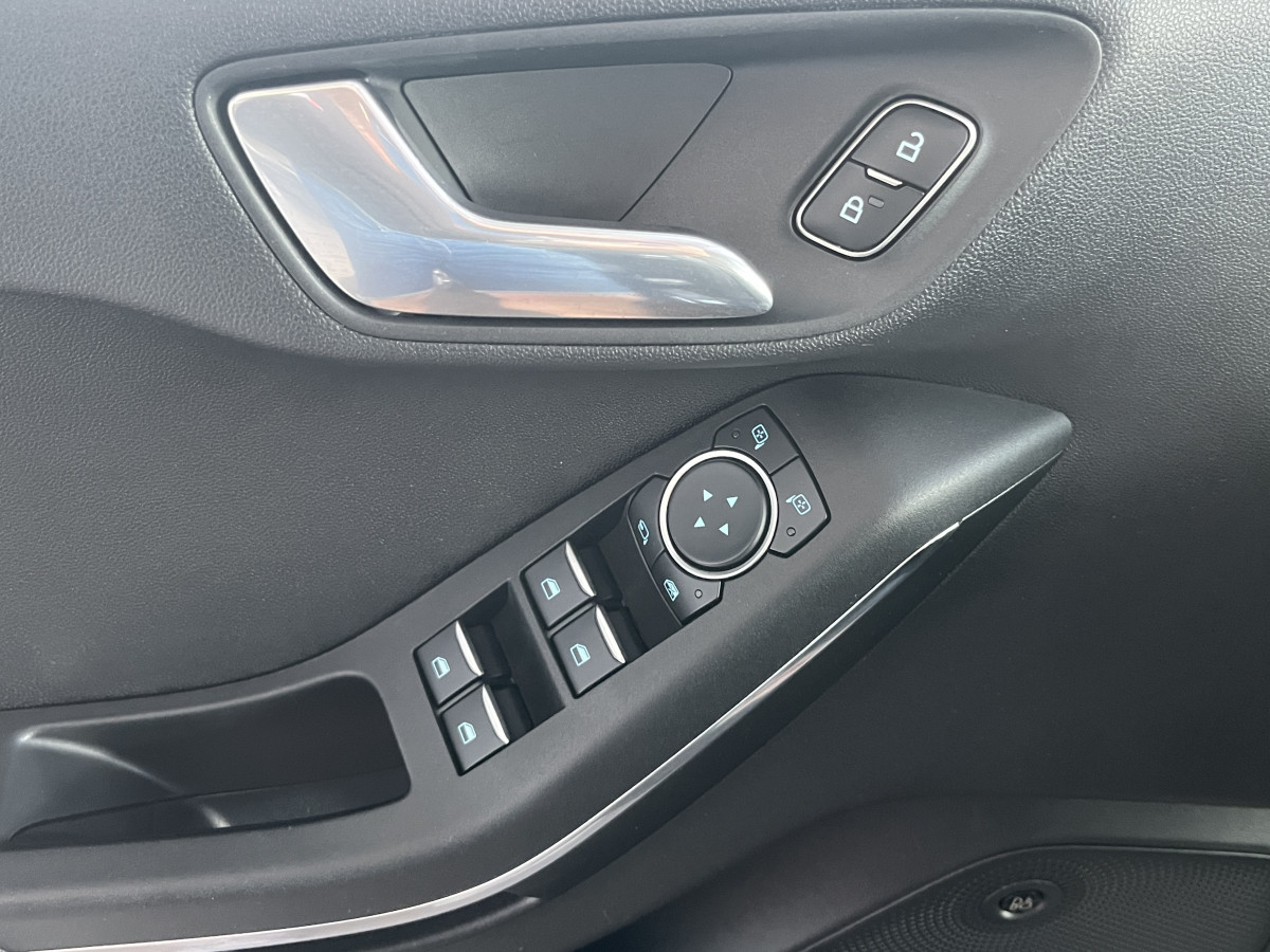 FORD FIESTA 1,5 200  TOIT PANORAMIQUE GPS CAMERA FULL LED REGULATEUR LIMITEUR  CARPLAY PACK HIVER HIFI B&O KEYLESS JANTES 18 EXCELLENT ETAT