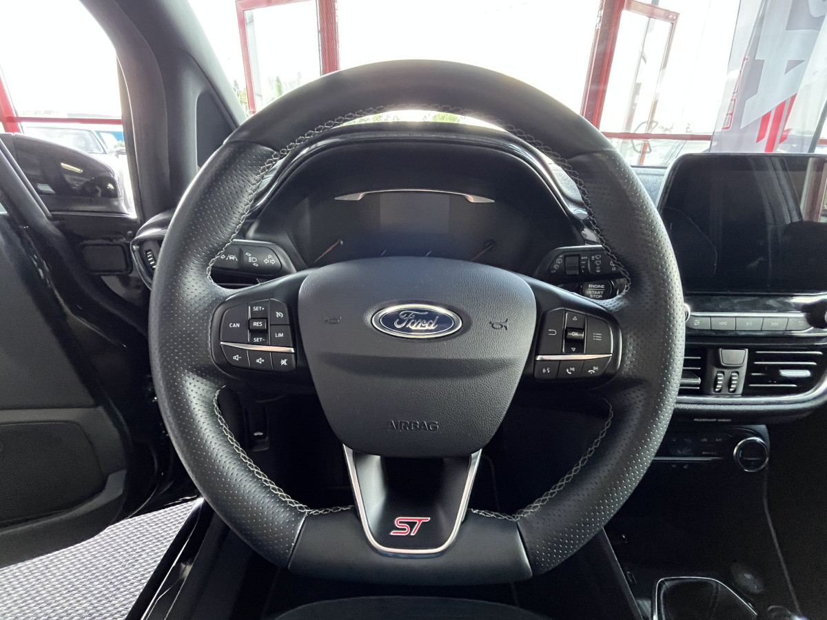 FORD FIESTA 1,5 200  TOIT PANORAMIQUE GPS CAMERA FULL LED REGULATEUR LIMITEUR  CARPLAY PACK HIVER HIFI B&O KEYLESS JANTES 18 EXCELLENT ETAT