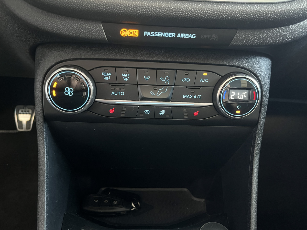 FORD FIESTA 1,5 200  TOIT PANORAMIQUE GPS CAMERA FULL LED REGULATEUR LIMITEUR  CARPLAY PACK HIVER HIFI B&O KEYLESS JANTES 18 EXCELLENT ETAT
