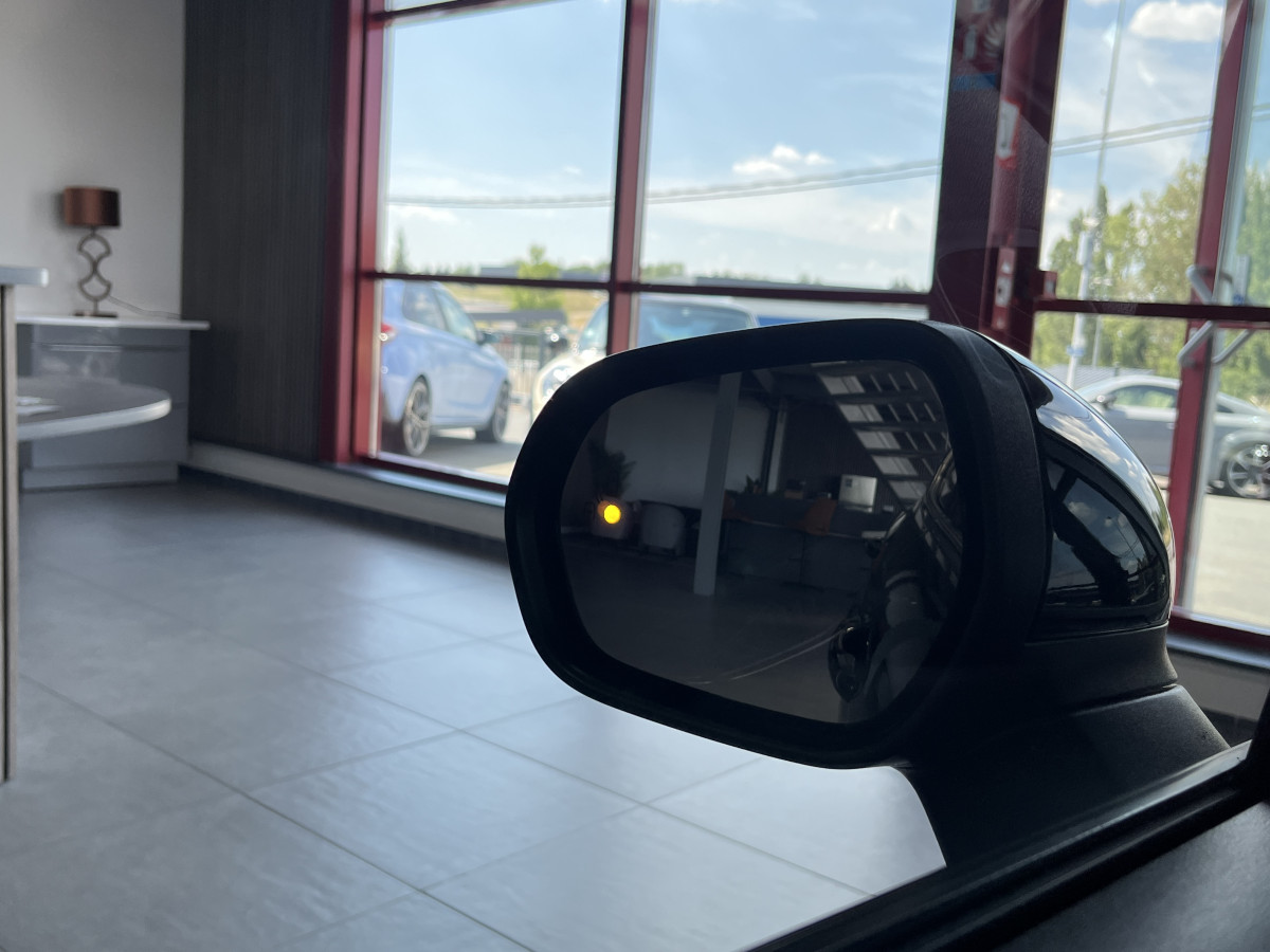 FORD FIESTA 1,5 200  TOIT PANORAMIQUE GPS CAMERA FULL LED REGULATEUR LIMITEUR  CARPLAY PACK HIVER HIFI B&O KEYLESS JANTES 18 EXCELLENT ETAT