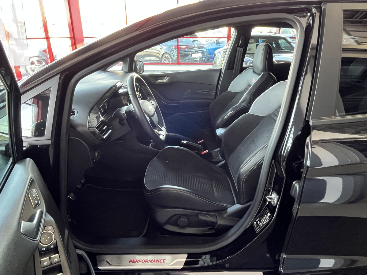 FORD FIESTA 1,5 200  TOIT PANORAMIQUE GPS CAMERA FULL LED REGULATEUR LIMITEUR  CARPLAY PACK HIVER HIFI B&O KEYLESS JANTES 18 EXCELLENT ETAT