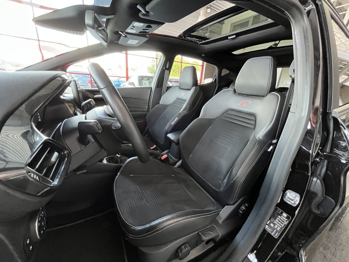 FORD FIESTA 1,5 200  TOIT PANORAMIQUE GPS CAMERA FULL LED REGULATEUR LIMITEUR  CARPLAY PACK HIVER HIFI B&O KEYLESS JANTES 18 EXCELLENT ETAT