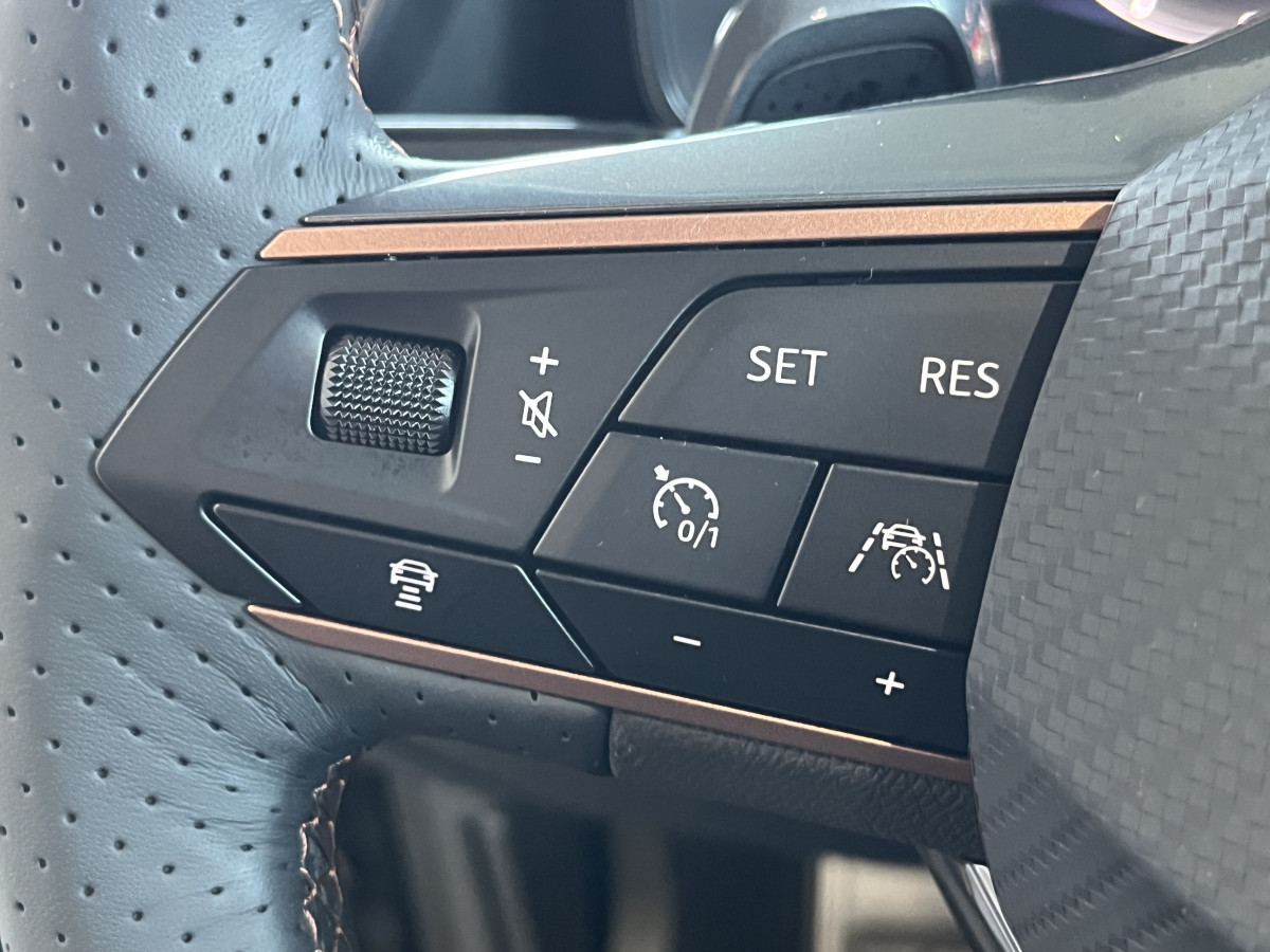 CUPRA FORMENTOR 1,4 E-HYBRID 245 VZ DSG6  GPS CAMERA KEYLESS FULL LED VIRTUAL COCKPIT PARK PILOT DRIVE PROFILE REGULATEUR LIMITEUR JANTES 19 PACK HIVER EXCELLENT ETAT
