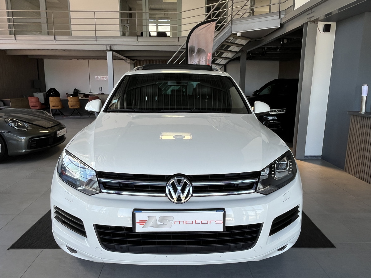 VOLKSWAGEN TOUAREG 3,0 V6 TDI 240  BVA8 CARAT 4X4 TOIT PANORAMIQUE OUVRANT ATTELAGE GPS KEYLESS  FEUX BI-XENON PARK PILOT   JANTES 20  EXCELLENT ETAT