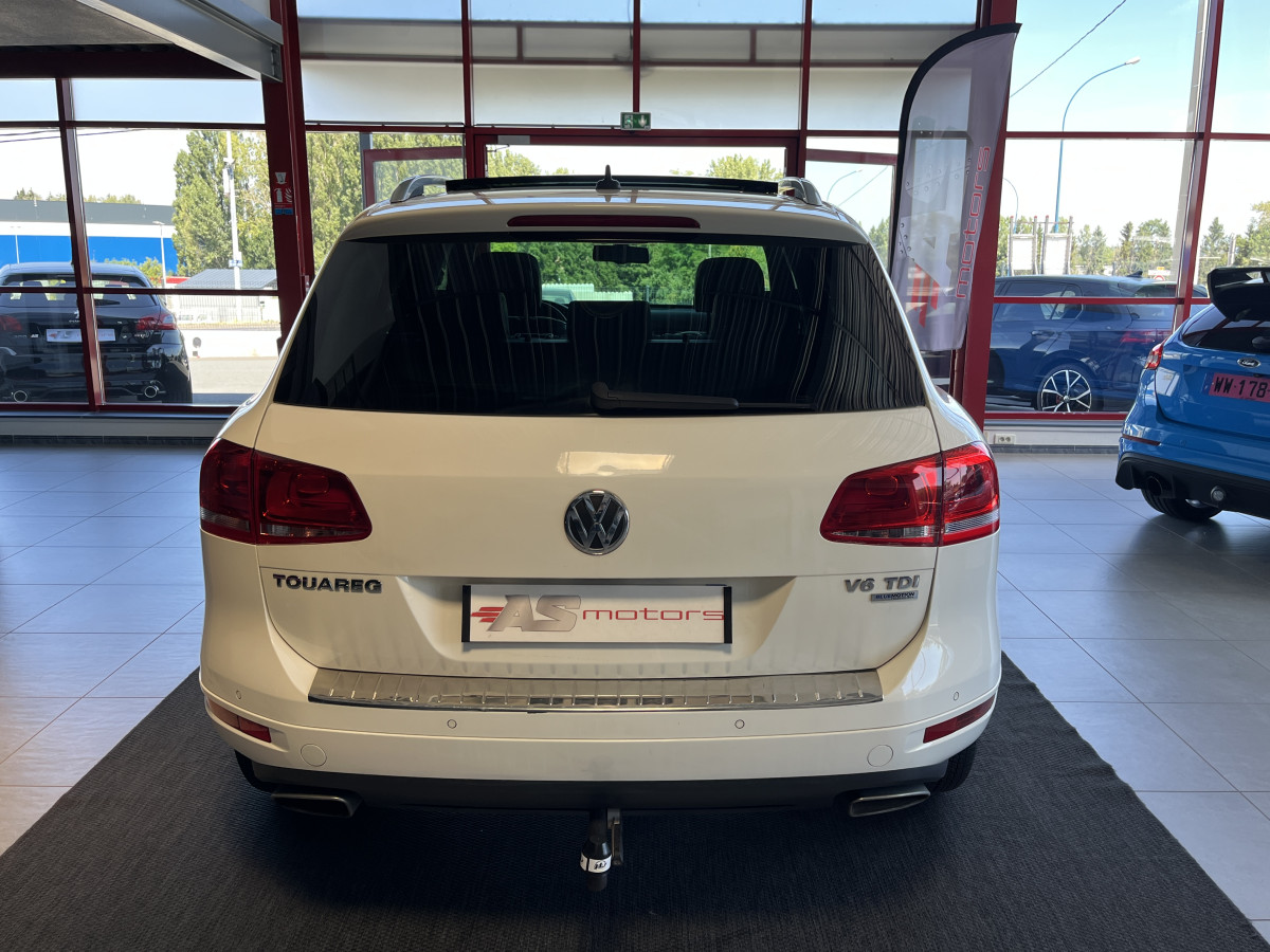 VOLKSWAGEN TOUAREG 3,0 V6 TDI 240  BVA8 CARAT 4X4 TOIT PANORAMIQUE OUVRANT ATTELAGE GPS KEYLESS  FEUX BI-XENON PARK PILOT   JANTES 20  EXCELLENT ETAT