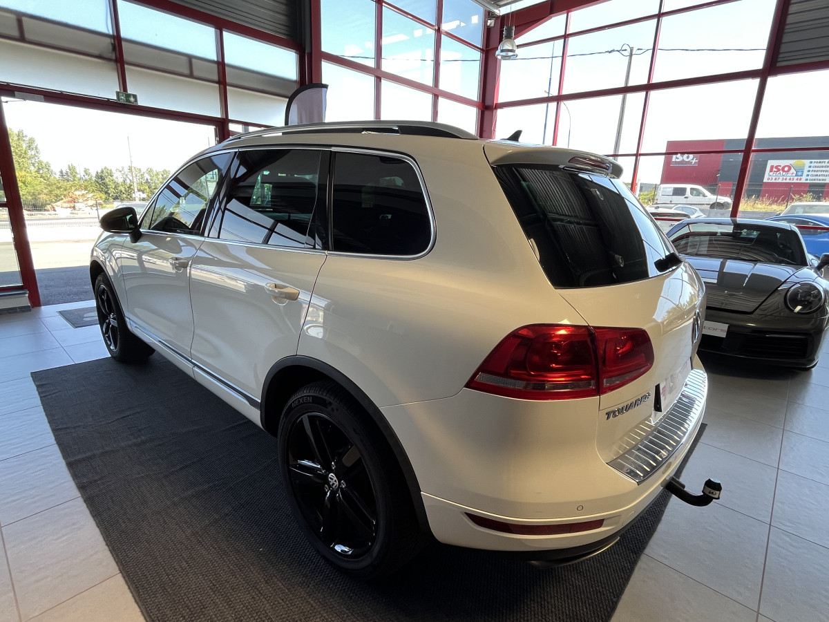 VOLKSWAGEN TOUAREG 3,0 V6 TDI 240  BVA8 CARAT 4X4 TOIT PANORAMIQUE OUVRANT ATTELAGE GPS KEYLESS  FEUX BI-XENON PARK PILOT   JANTES 20  EXCELLENT ETAT