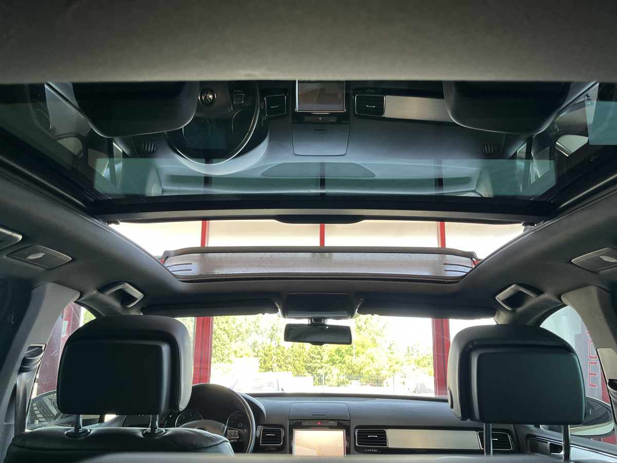 VOLKSWAGEN TOUAREG 3,0 V6 TDI 240  BVA8 CARAT 4X4 TOIT PANORAMIQUE OUVRANT ATTELAGE GPS KEYLESS  FEUX BI-XENON PARK PILOT   JANTES 20  EXCELLENT ETAT