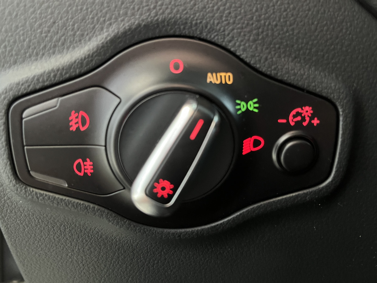 AUDI SQ5 3,0  TDI V6 326 COMPETITION  BVA8 QUATTRO ATTELAGE  GPS HIFI B&O KEYLESS REGULATEUR ADAPTATIF  BI-XENON  PARK PILOT  DRIVE SELECT JANTE 21  EXCELLENT ETAT