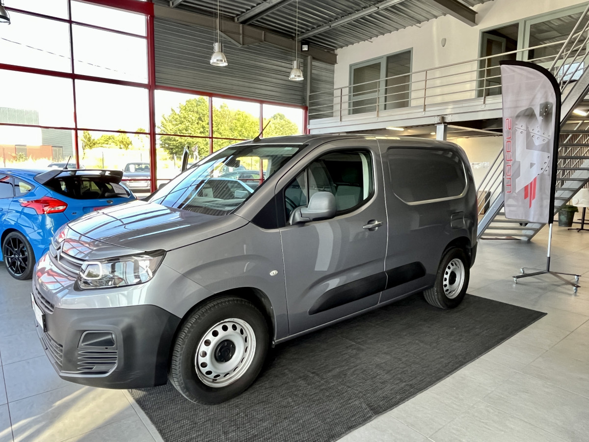 CITROEN BERLINGO VAN 1,5 HDI 130 EAT8  3 PLACES GPS ANDROID APPLE CAR PLAY KEYLESS  REGULATEUR LIMITEUR MODE ASPHALT PARK PILOT FEUX HALOGENE PORTES COULISSANTE EXCELLENT ETAT