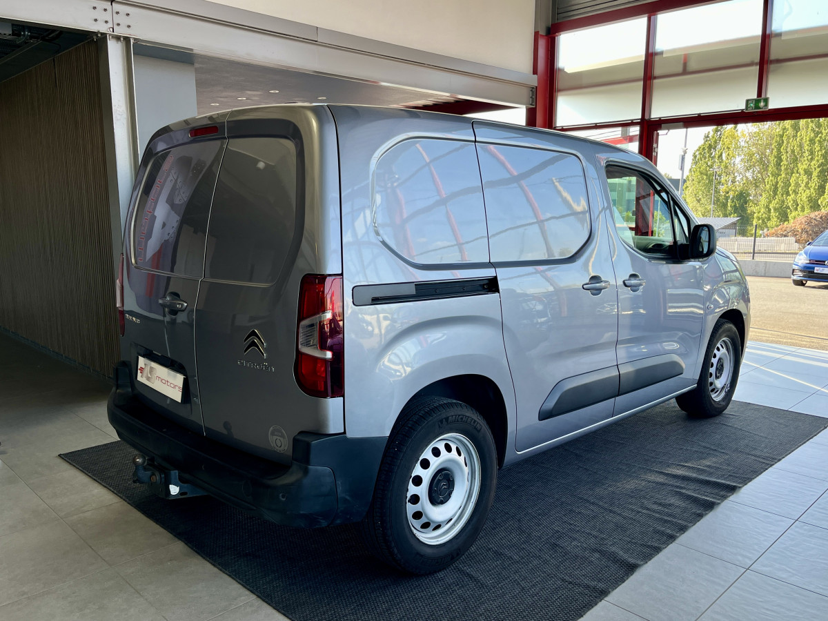 CITROEN BERLINGO VAN 1,5 HDI 130 EAT8  3 PLACES GPS ANDROID APPLE CAR PLAY KEYLESS  REGULATEUR LIMITEUR MODE ASPHALT PARK PILOT FEUX HALOGENE PORTES COULISSANTE EXCELLENT ETAT
