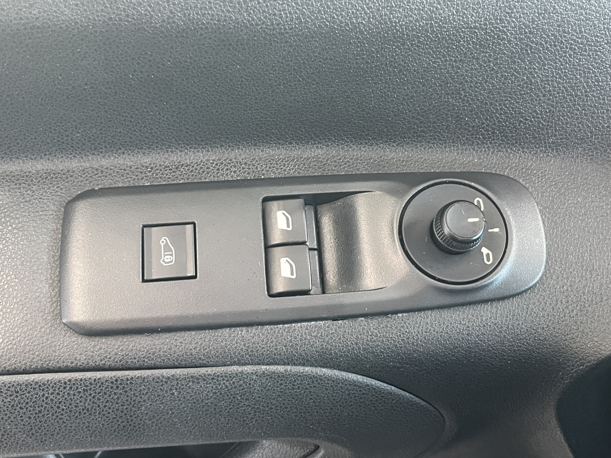 CITROEN BERLINGO VAN 1,5 HDI 130 EAT8  3 PLACES GPS ANDROID APPLE CAR PLAY KEYLESS  REGULATEUR LIMITEUR MODE ASPHALT PARK PILOT FEUX HALOGENE PORTES COULISSANTE EXCELLENT ETAT