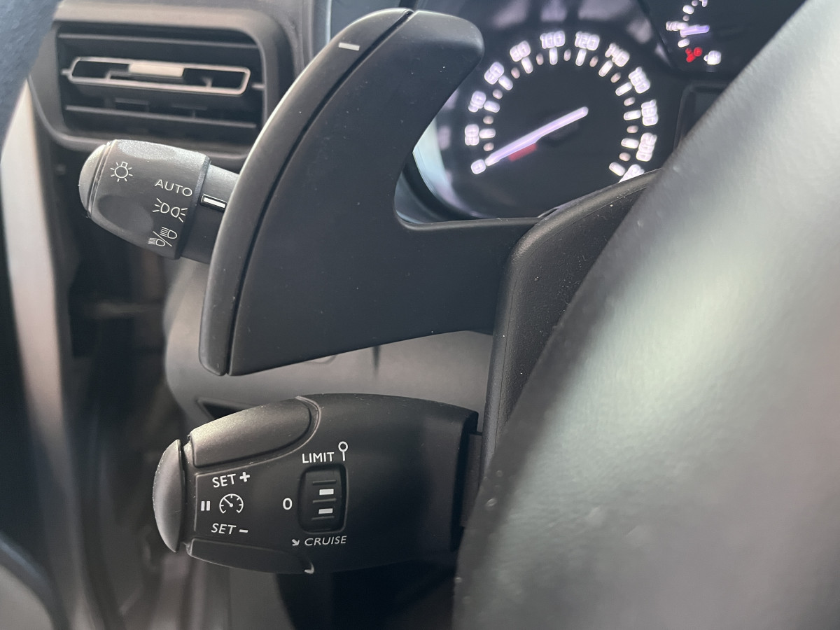 CITROEN BERLINGO VAN 1,5 HDI 130 EAT8  3 PLACES GPS ANDROID APPLE CAR PLAY KEYLESS  REGULATEUR LIMITEUR MODE ASPHALT PARK PILOT FEUX HALOGENE PORTES COULISSANTE EXCELLENT ETAT