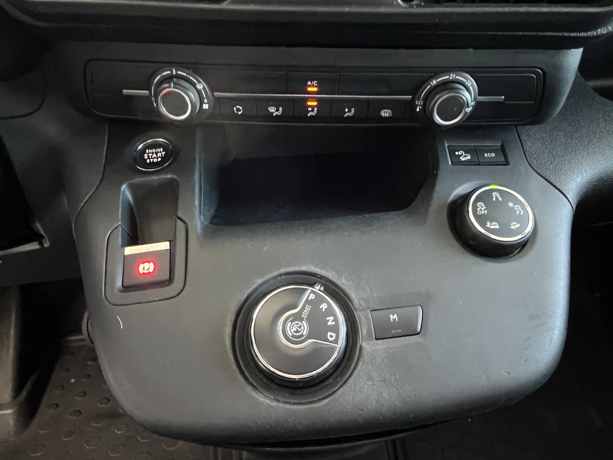 CITROEN BERLINGO VAN 1,5 HDI 130 EAT8  3 PLACES GPS ANDROID APPLE CAR PLAY KEYLESS  REGULATEUR LIMITEUR MODE ASPHALT PARK PILOT FEUX HALOGENE PORTES COULISSANTE EXCELLENT ETAT