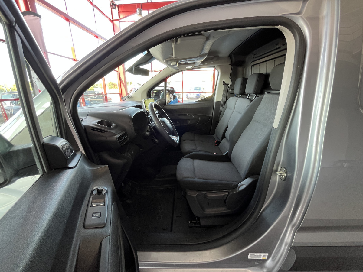 CITROEN BERLINGO VAN 1,5 HDI 130 EAT8  3 PLACES GPS ANDROID APPLE CAR PLAY KEYLESS  REGULATEUR LIMITEUR MODE ASPHALT PARK PILOT FEUX HALOGENE PORTES COULISSANTE EXCELLENT ETAT