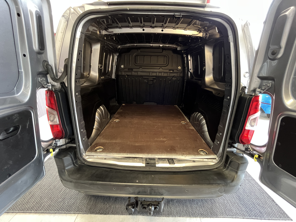 CITROEN BERLINGO VAN 1,5 HDI 130 EAT8  3 PLACES GPS ANDROID APPLE CAR PLAY KEYLESS  REGULATEUR LIMITEUR MODE ASPHALT PARK PILOT FEUX HALOGENE PORTES COULISSANTE EXCELLENT ETAT