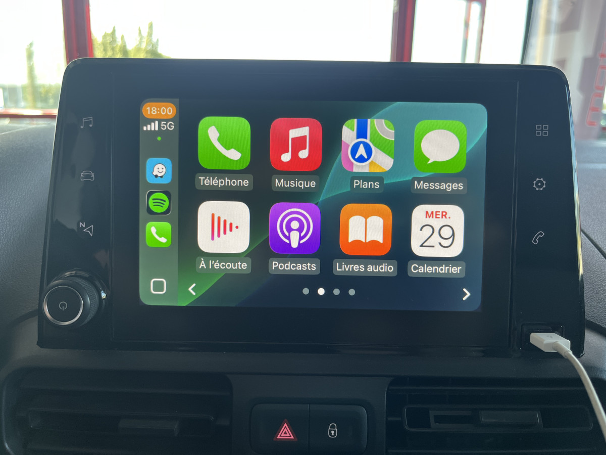 CITROEN BERLINGO VAN 1,5 HDI 130 EAT8  3 PLACES GPS ANDROID APPLE CAR PLAY KEYLESS  REGULATEUR LIMITEUR MODE ASPHALT PARK PILOT FEUX HALOGENE PORTES COULISSANTE EXCELLENT ETAT